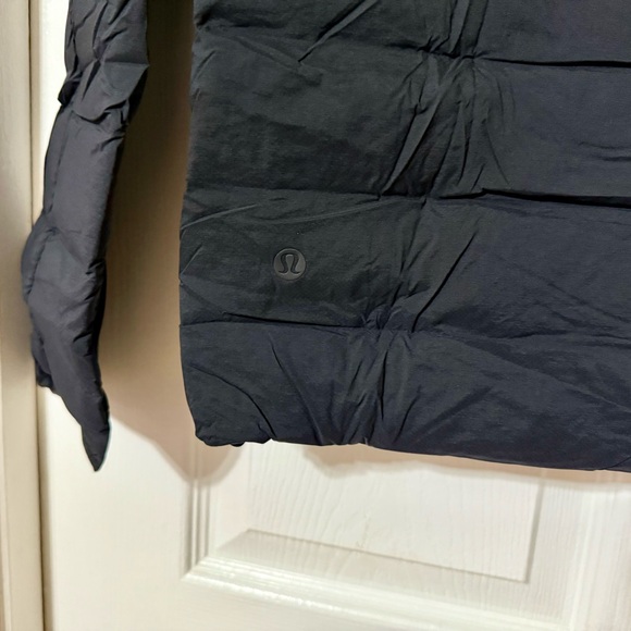 Women’s Lululemon Navigation Stretch Down Jacket - Picture 13 of 13